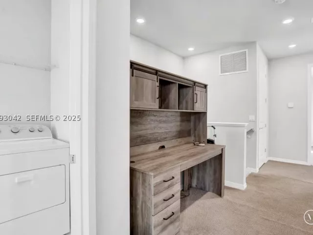 3-bedroom home for sale in Hollywood - 1422 Silk Oak Dr - MondialRealty