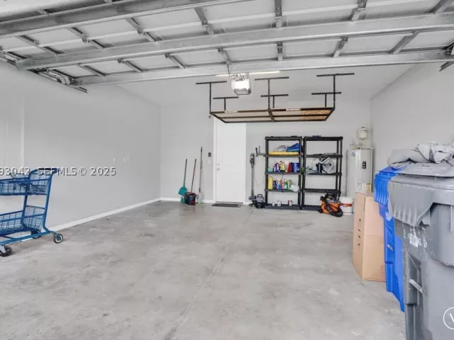 3-bedroom home for sale in Hollywood - 1422 Silk Oak Dr - MondialRealty