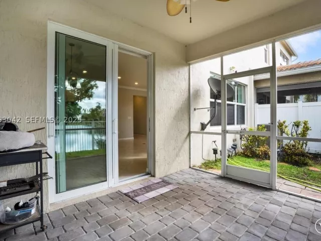 3-bedroom home for sale in Hollywood - 1422 Silk Oak Dr - MondialRealty