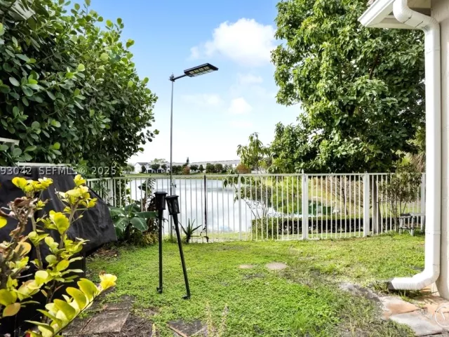 3-bedroom home for sale in Hollywood - 1422 Silk Oak Dr - MondialRealty