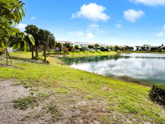 3-bedroom home for sale in Hollywood - 1422 Silk Oak Dr - MondialRealty