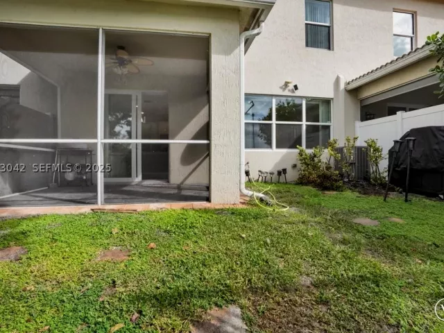 3-bedroom home for sale in Hollywood - 1422 Silk Oak Dr - MondialRealty
