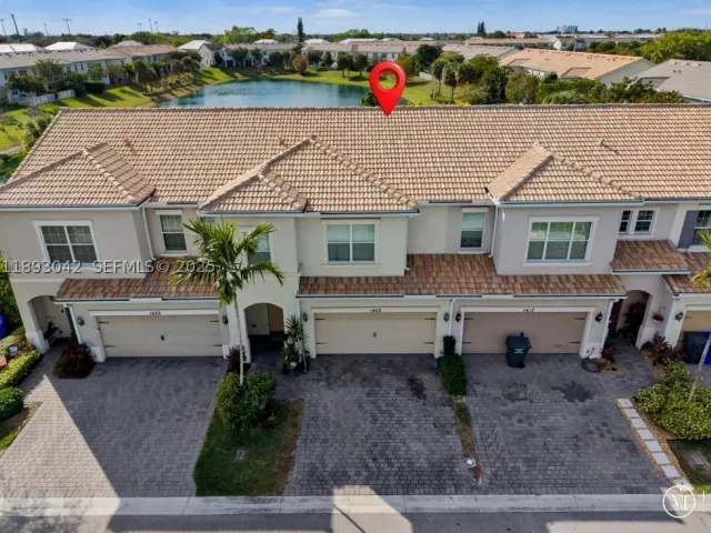 3-bedroom home for sale in Hollywood - 1422 Silk Oak Dr - MondialRealty
