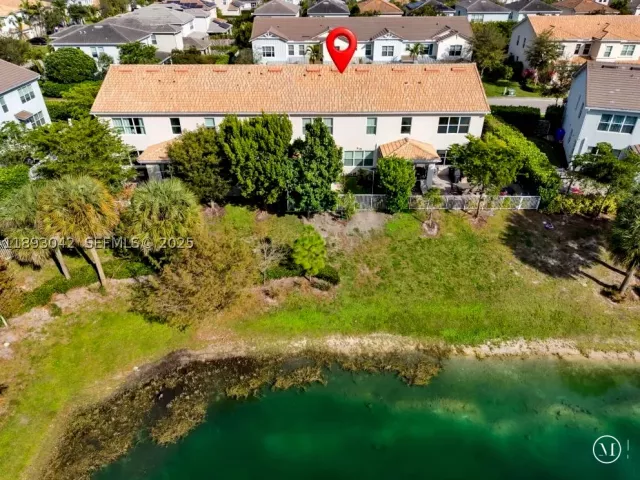 3-bedroom home for sale in Hollywood - 1422 Silk Oak Dr - MondialRealty