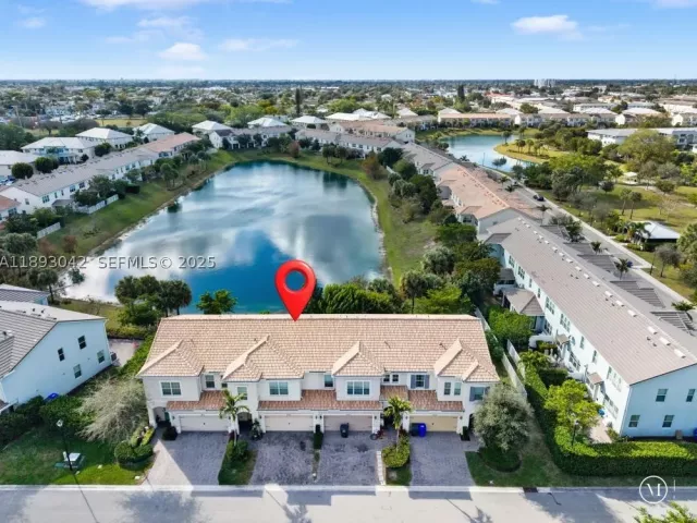 3-bedroom home for sale in Hollywood - 1422 Silk Oak Dr - MondialRealty