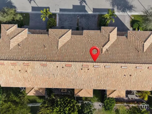 3-bedroom home for sale in Hollywood - 1422 Silk Oak Dr - MondialRealty