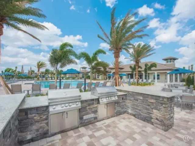 3-bedroom home for sale in Hollywood - 1422 Silk Oak Dr - MondialRealty