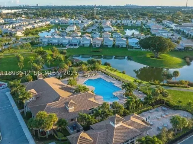 3-bedroom home for sale in Hollywood - 1422 Silk Oak Dr - MondialRealty