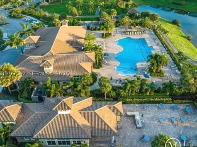3-bedroom home for sale in Hollywood - 1422 Silk Oak Dr - MondialRealty