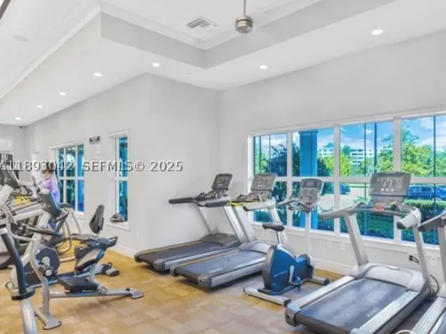 3-bedroom home for sale in Hollywood - 1422 Silk Oak Dr - MondialRealty