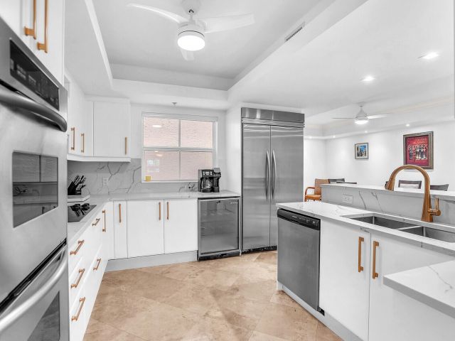 Home for rent at 2051 SE 3rd Street Th7 - photo 6642956