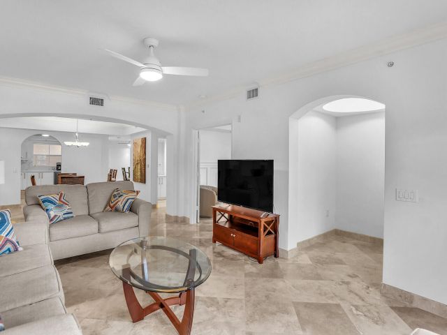 Home for rent at 2051 SE 3rd Street Th7 - photo 6642966