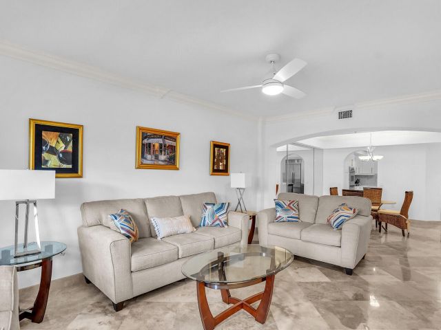 Home for rent at 2051 SE 3rd Street Th7 - photo 6642967