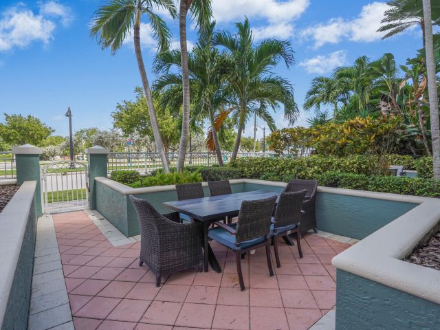 Home for rent at 2051 SE 3rd Street Th7 - photo 6642973