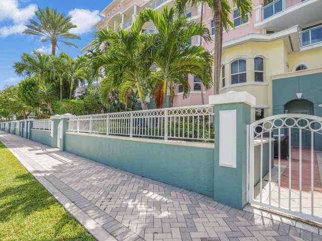 Home for rent at 2051 SE 3rd Street Th7 - photo 6642975