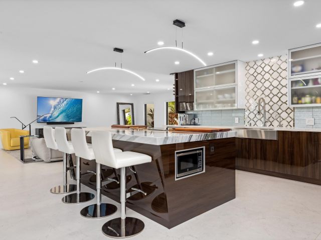 Home for sale at 843 NE Mulberry Drive - photo 6643994