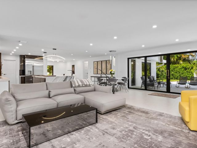 Home for sale at 843 NE Mulberry Drive - photo 6643999