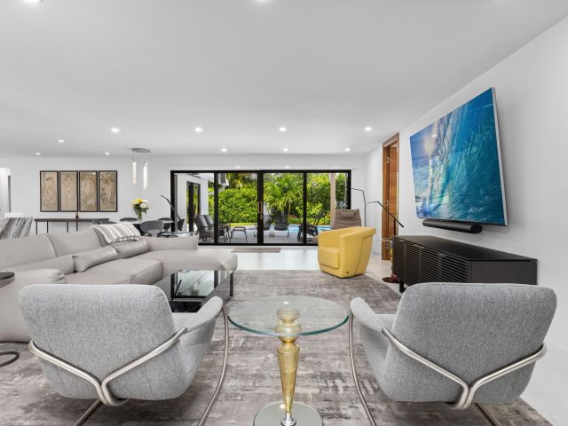 Home for sale at 843 NE Mulberry Drive - photo 6644000