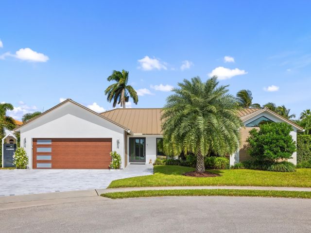 Home for sale at 843 NE Mulberry Drive - photo 6644004