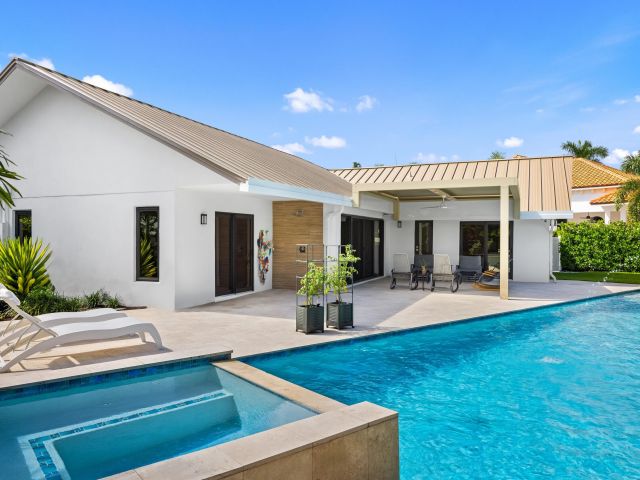 Home for sale at 843 NE Mulberry Drive - photo 6644007