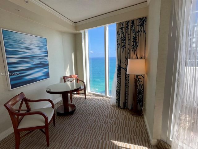 1-bedroom condo for sale in Sunny Isles Beach - 18001 Collins Ave 2814 - MondialRealty