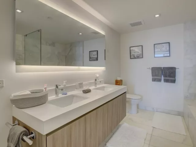 2-bedroom condo for sale in Fort Lauderdale - 401 N Birch Road 705 - MondialRealty