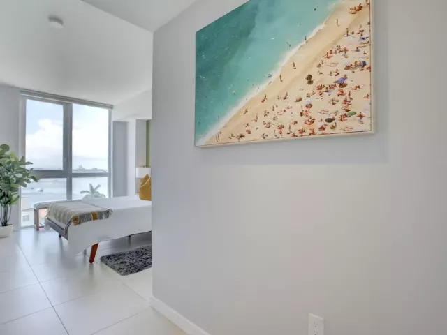 2-bedroom condo for sale in Fort Lauderdale - 401 N Birch Road 705 - MondialRealty