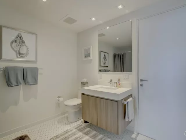 2-bedroom condo for sale in Fort Lauderdale - 401 N Birch Road 705 - MondialRealty