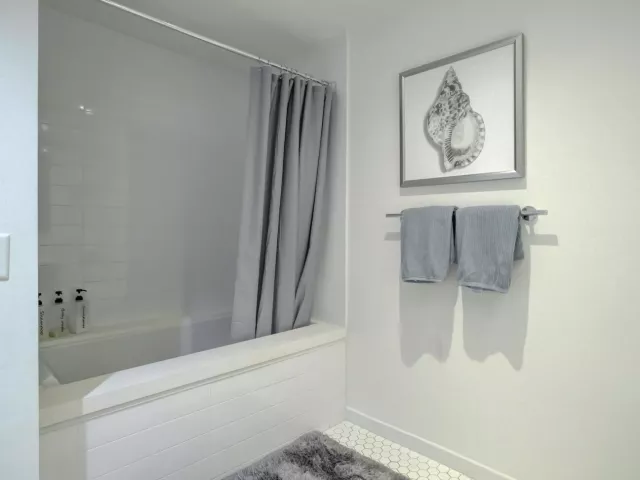 2-bedroom condo for sale in Fort Lauderdale - 401 N Birch Road 705 - MondialRealty