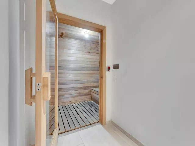 2-bedroom condo for sale in Fort Lauderdale - 401 N Birch Road 705 - MondialRealty
