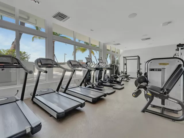 2-bedroom condo for sale in Fort Lauderdale - 401 N Birch Road 705 - MondialRealty