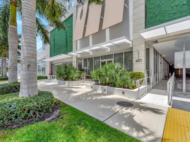 2-bedroom condo for sale in Fort Lauderdale - 401 N Birch Road 705 - MondialRealty
