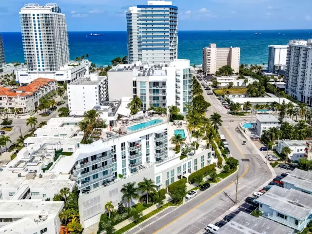 2-bedroom condo for sale in Fort Lauderdale - 401 N Birch Road 705 - MondialRealty