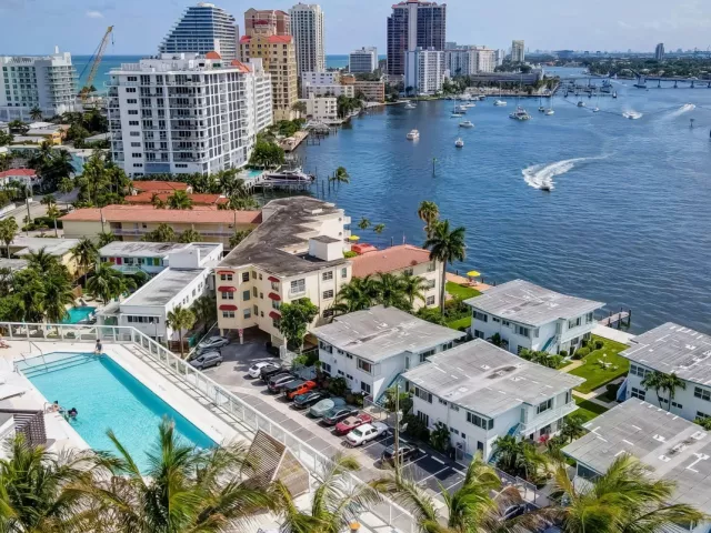 2-bedroom condo for sale in Fort Lauderdale - 401 N Birch Road 705 - MondialRealty
