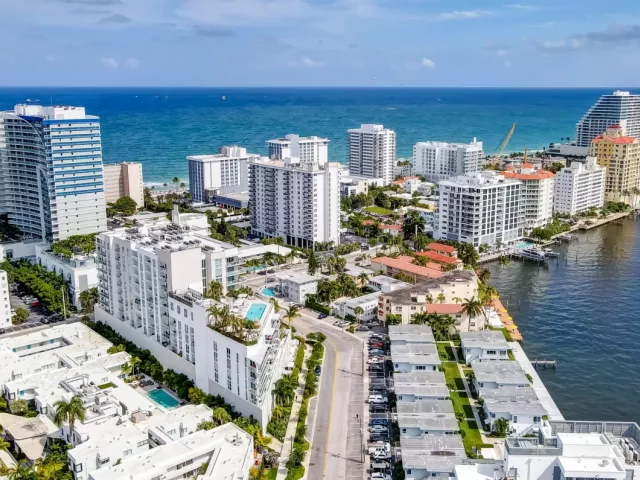 2-bedroom condo for sale in Fort Lauderdale - 401 N Birch Road 705 - MondialRealty