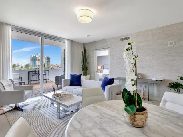 1-bedroom condo for sale in Fort Lauderdale - 401 N Birch Road 413 - MondialRealty