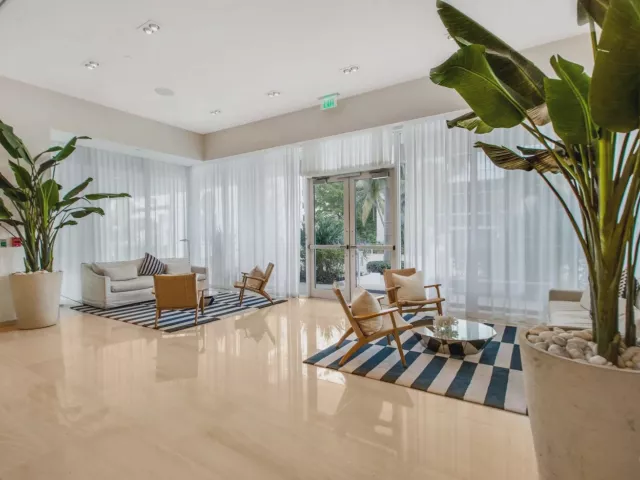 1-bedroom condo for sale in Fort Lauderdale - 401 N Birch Road 413 - MondialRealty