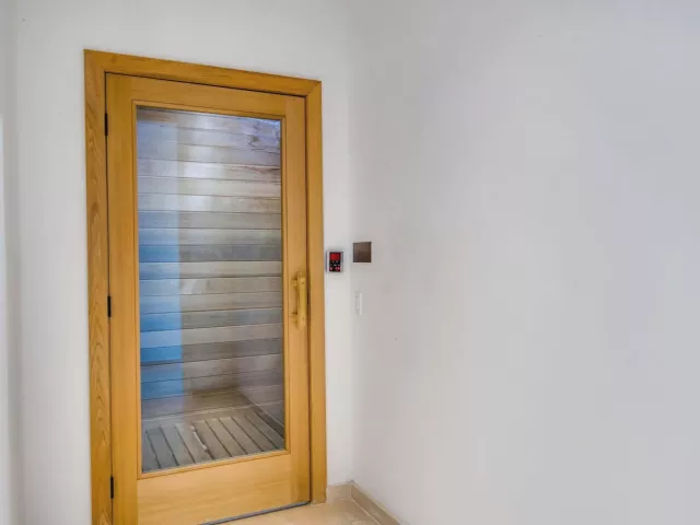 1-bedroom condo for sale in Fort Lauderdale - 401 N Birch Road 413 - MondialRealty