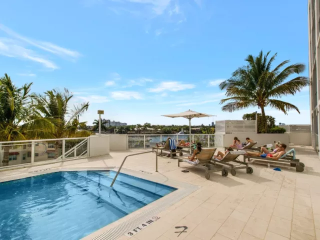 1-bedroom condo for sale in Fort Lauderdale - 401 N Birch Road 413 - MondialRealty