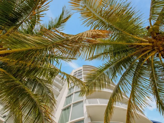 1-bedroom condo for sale in Fort Lauderdale - 401 N Birch Road 413 - MondialRealty