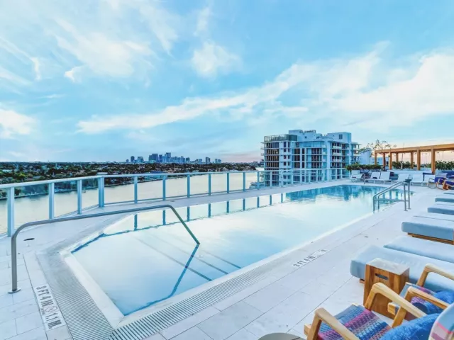 1-bedroom condo for sale in Fort Lauderdale - 401 N Birch Road 413 - MondialRealty