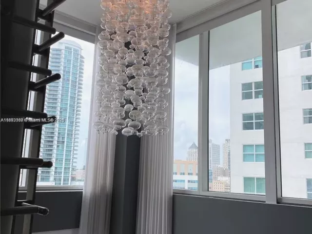 2-bedroom condo for rent in Miami - 41 SE 5th St 717 - MondialRealty