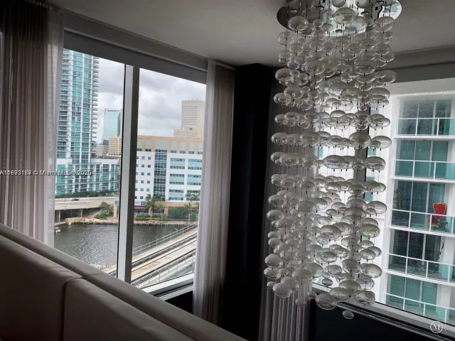 2-bedroom condo for rent in Miami - 41 SE 5th St 717 - MondialRealty