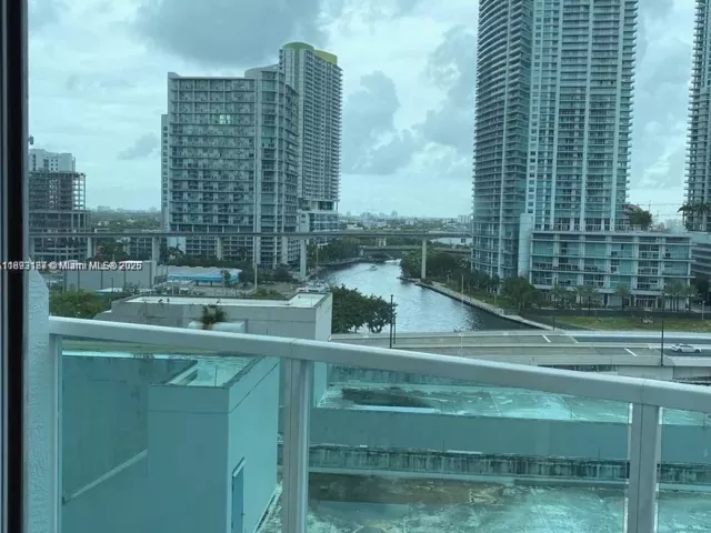 2-bedroom condo for rent in Miami - 41 SE 5th St 717 - MondialRealty