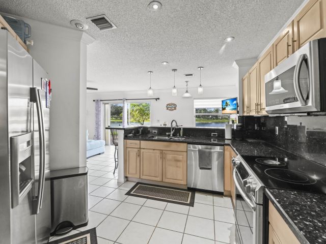 Home for sale at 375 SW 205th Avenue - photo 6645404