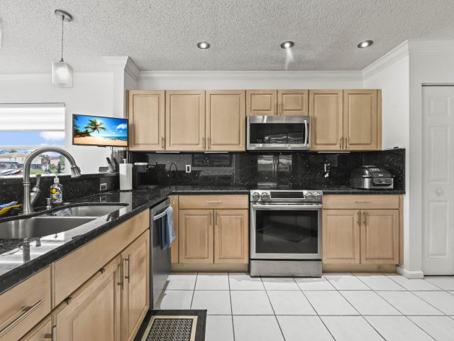 Home for sale at 375 SW 205th Avenue - photo 6645405