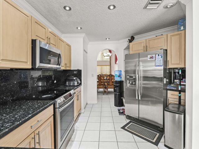 Home for sale at 375 SW 205th Avenue - photo 6645406