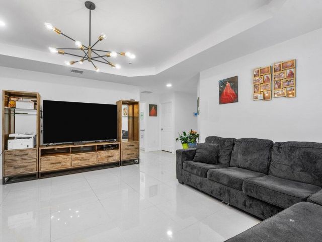 Home for sale at 625 Forest Hill Boulevard - photo 6637327