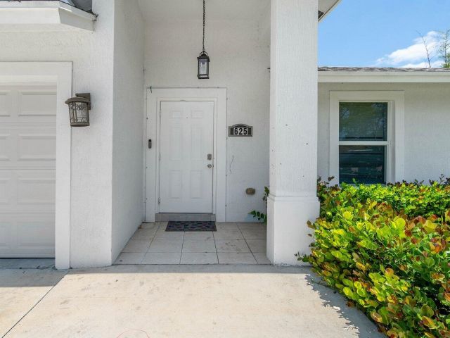 Home for sale at 625 Forest Hill Boulevard - photo 6637332