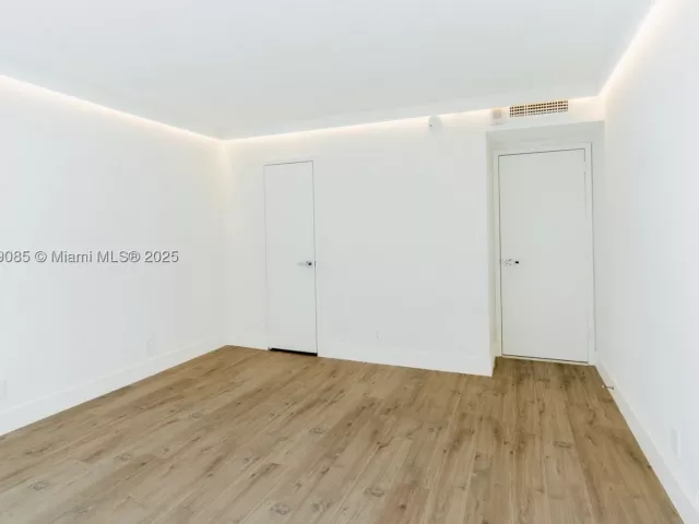 3-bedroom condo for sale in Hallandale Beach - 2030 S Ocean Dr 1127 - MondialRealty